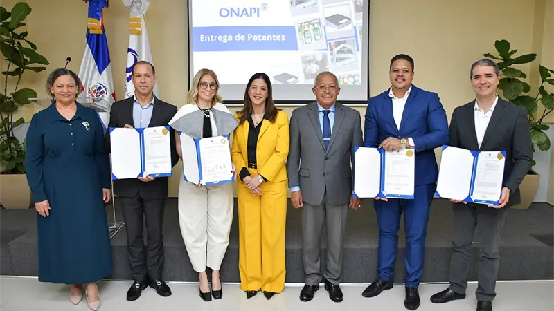 ONAPI otorga cuatro patentes a innovadores e inventor para contribuir al sector salud, textil e innovaci&oacute;n