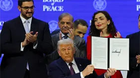 Trump firma acta de constituci&oacute;n de la Junta de Paz en Davos