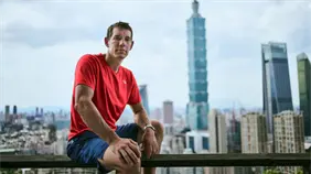Alex Honnold: el escalador libre que conquistar&aacute; el Taipei 101 sin cuerdas