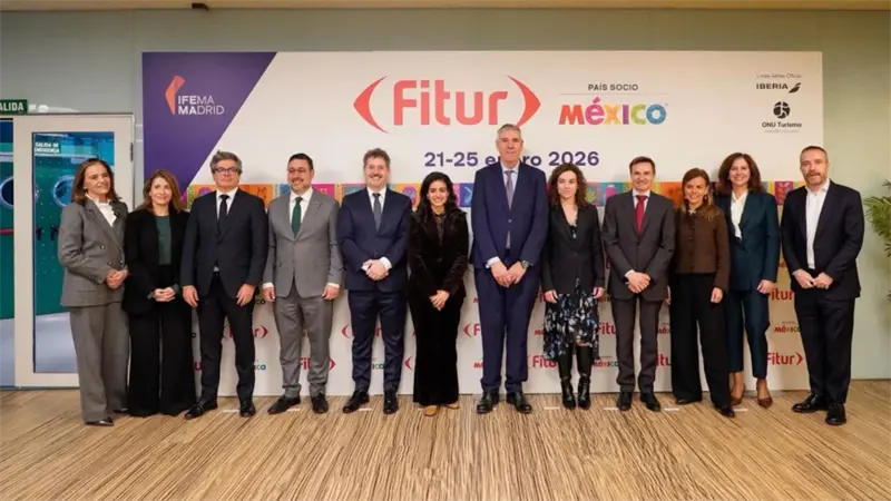 La I Cumbre de Comunicaci&oacute;n y Turismo defiende en Fitur un sector humano y cohesionador