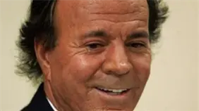 Las exempleadas que denunciaron a Julio Iglesias creen lamentable el archivo de la Fiscal&iacute;a