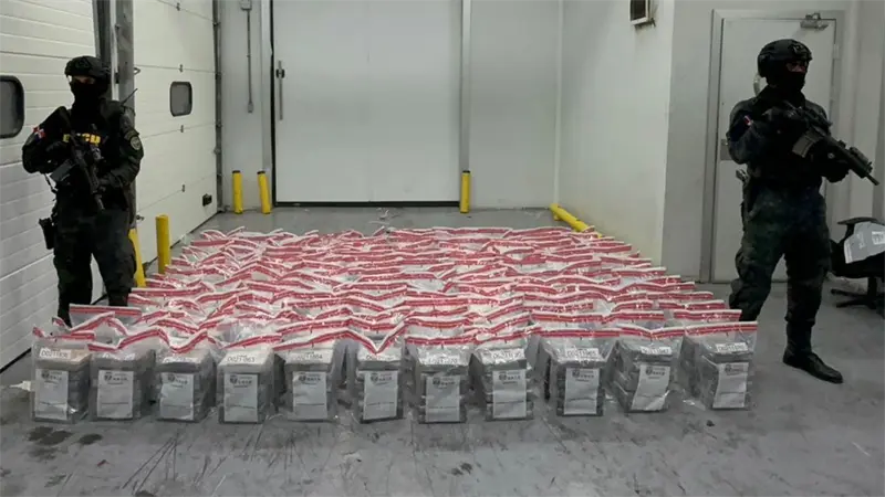 DNCD arresta hombre perseguido por alijo de 918 paquetes de coca&iacute;na
