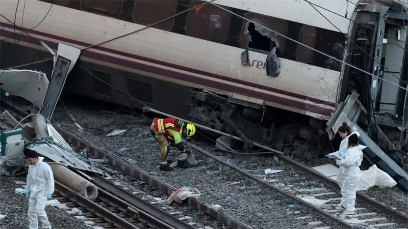 Una fractura del carril, hip&oacute;tesis preliminar del tr&aacute;gico accidente de tren en Espa&ntilde;a