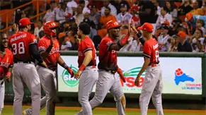 Navarro y Lake remolcan cinco para colocar 2-0 al Escogido en la final