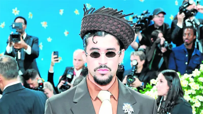 La NFL y Bad Bunny anuncian colecci&oacute;n que combina f&uacute;tbol americano, m&uacute;sica y cultura