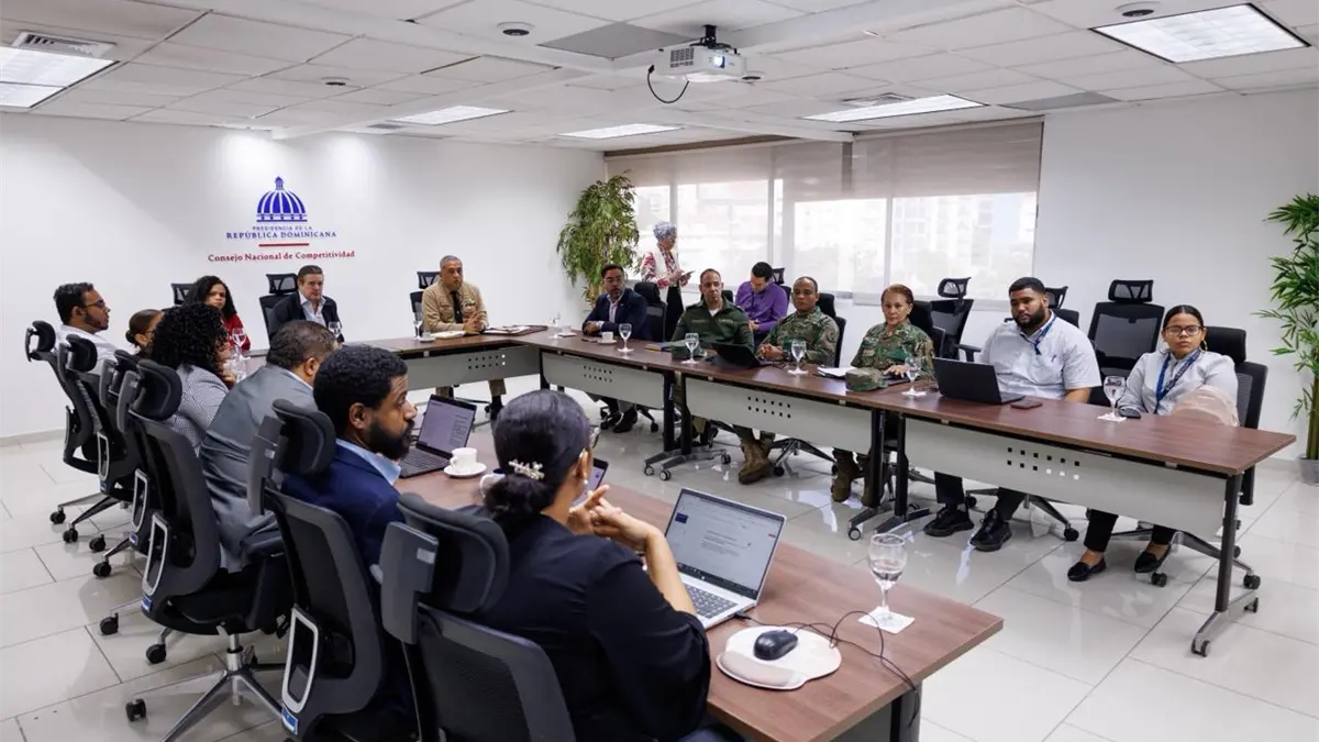 Migración y Consejo Nacional de Competitividad impulsan la transformación digital del permiso de salida de menores