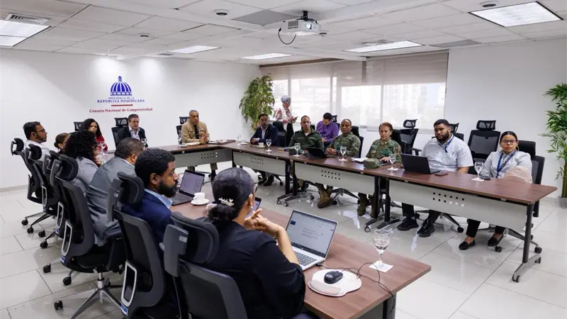 Migraci&oacute;n y Consejo Nacional de Competitividad impulsan la transformaci&oacute;n digital del permiso de salida de menores