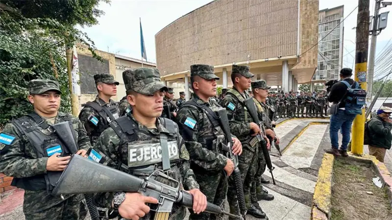 M&aacute;s de 2,000 militares custodian el Parlamento de Honduras ante la nueva legislatura
