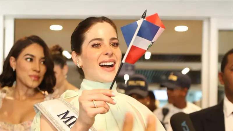 Lleg&oacute; a Rep&uacute;blica Dominicana F&aacute;tima Bosch, Miss Universo 2025, para impulsar agenda sobre el autismo