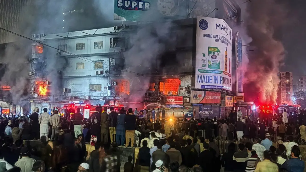 Incendio centro comercial Karachi.
