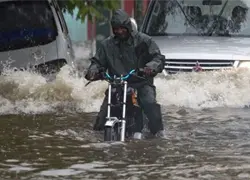 Diputada denuncia lluvias colapsan calles del Sector El Almirante: demanda intervenci&oacute;n urgente