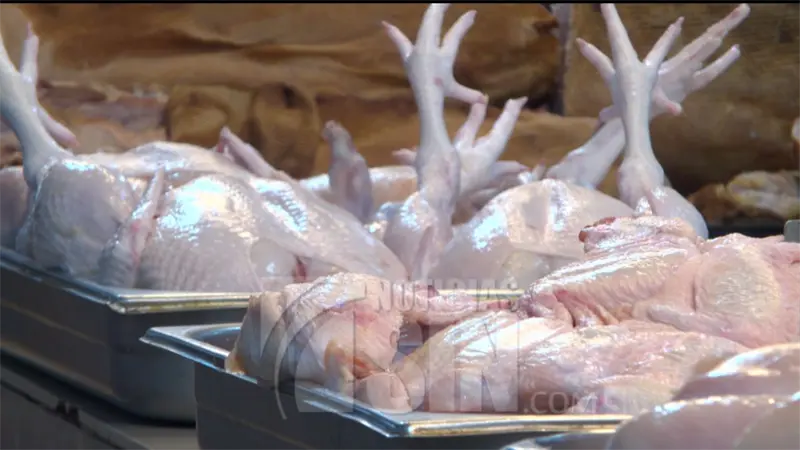 Debido a la escasez se dispara el precio del pollo horneado en supermercados y mercados populares