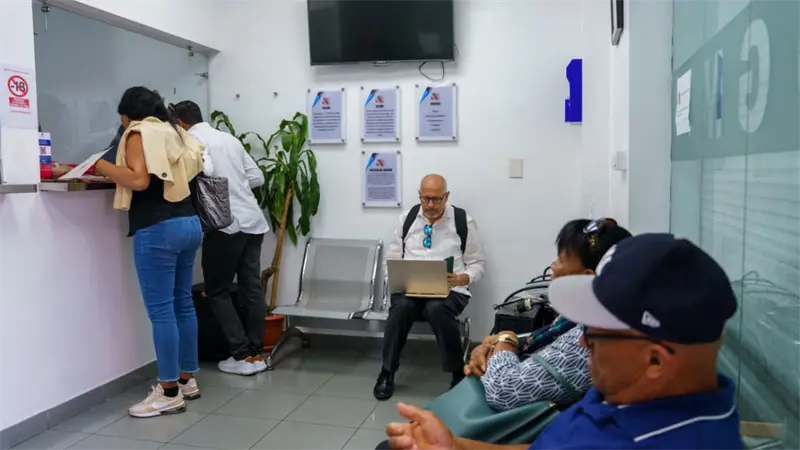 Migraci&oacute;n reduce a 24 horas tiempo de entrega de los permisos de viaje para menores