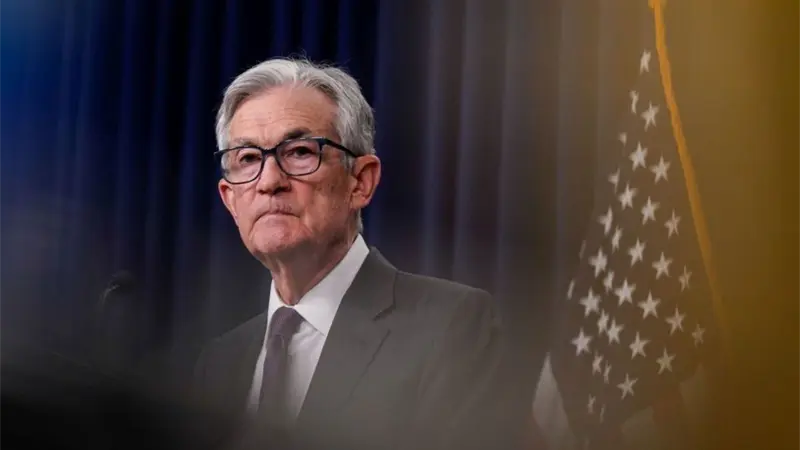 La Fed se re&uacute;ne sin perspectivas de recortes con un ojo puesto a las presiones de Trump