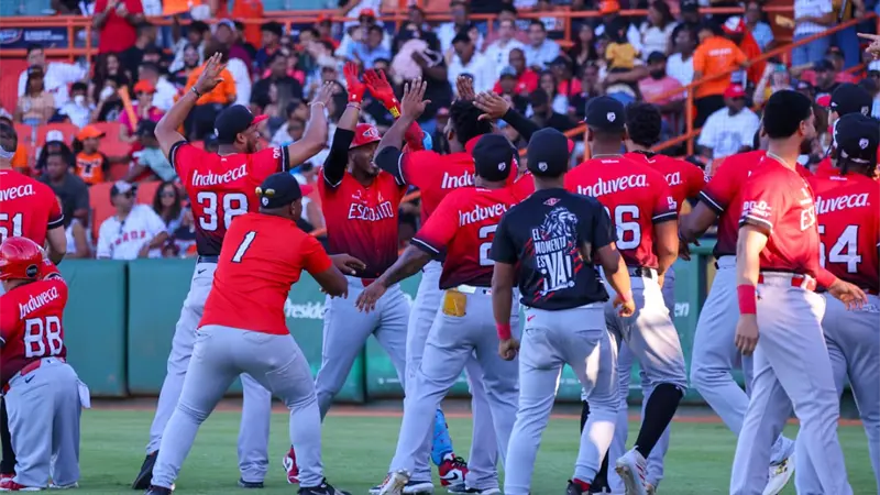 Escogido, a una victoria m&aacute;s del bicampeonato