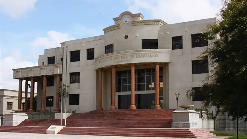 Ministerio P&uacute;blico solicita coerci&oacute;n contra joven acusado de intentar matar a su expareja en Santiago