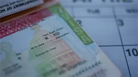 Texas ordena a sus agencias y universidades suspender las solicitudes de visas H-1B Texas ordena a sus agencias y universidades suspender las solicitudes de visas H-1B