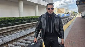 Tony Batista pone voz a la realidad de la di&aacute;spora con su canci&oacute;n "Me voy de New York