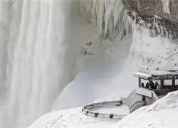 Ola de fr&iacute;o hist&oacute;rica congela parcialmente las Cataratas del Ni&aacute;gara