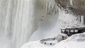 Ola de frío histórica congela parcialmente las Cataratas del Niágara