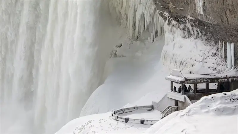 Ola de fr&iacute;o hist&oacute;rica congela parcialmente las Cataratas del Ni&aacute;gara