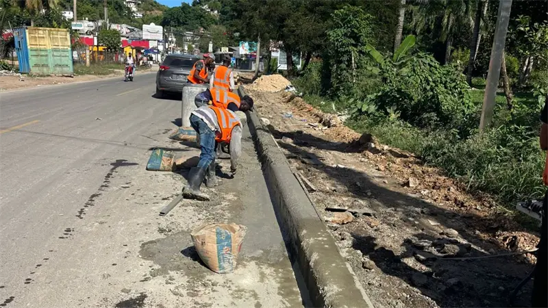 Alcald&iacute;a de Las Terrenas inicia construcci&oacute;n de aceras y contenes en el Bulevar Tur&iacute;stico del Atl&aacute;ntico