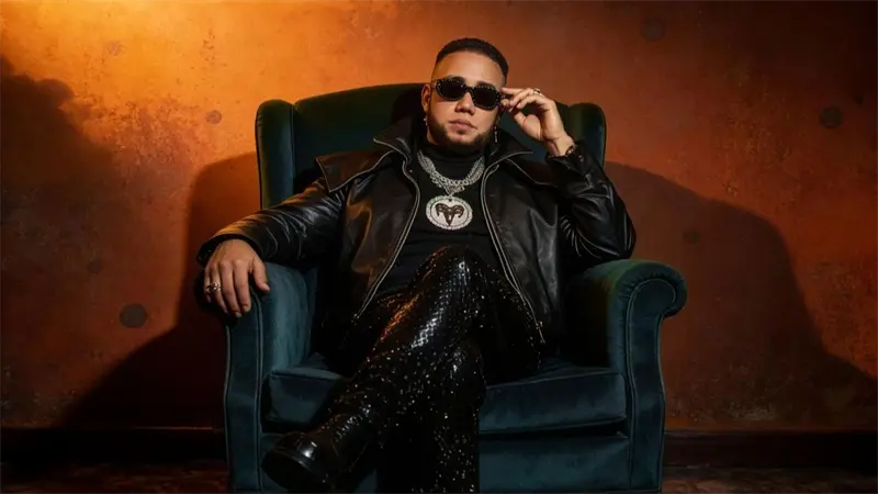 Elvis Mart&iacute;nez presenta su m&aacute;s reciente sencillo "Ni Loco"