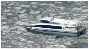 El servicio de ferry de Nueva York suspende sus rutas por hielo en los r&iacute;os