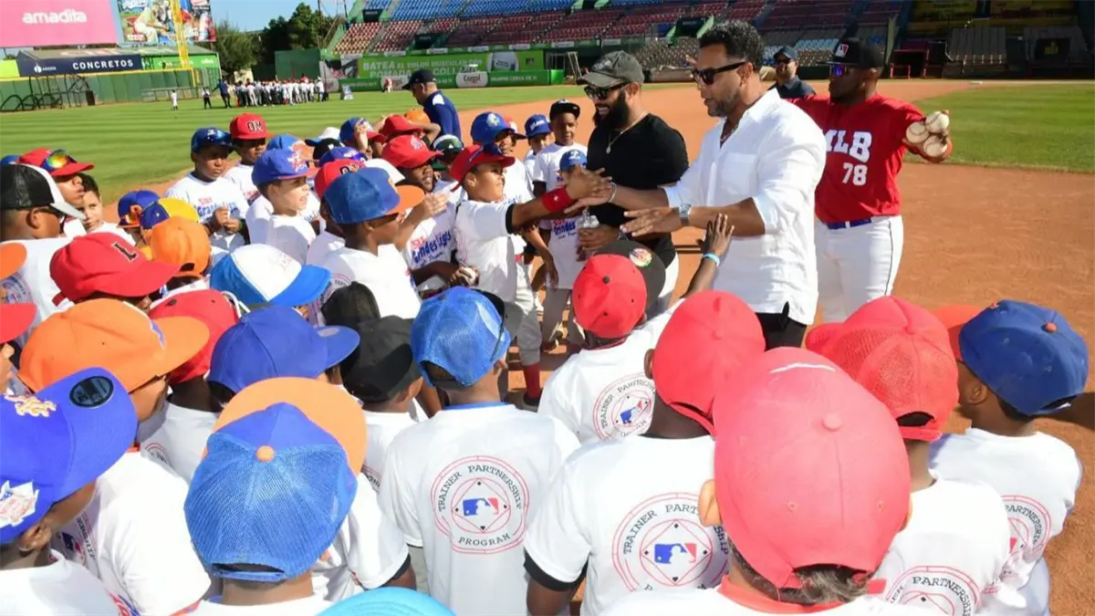 FEDOM, gerencia del equipo dominicano para el Clásico Mundial y MLB realizan cuarta y última clínica de béisbol infantil en Santo Domingo