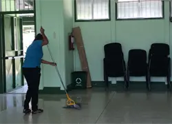 ADP estalla contra salarios de miseria de conserjes, porteros y serenos