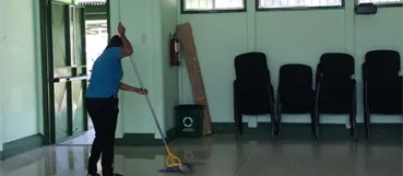 ADP estalla contra salarios de miseria de conserjes, porteros y serenos