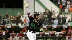 Estrellas Orientales firman a Raimel Tapia por 2 años
