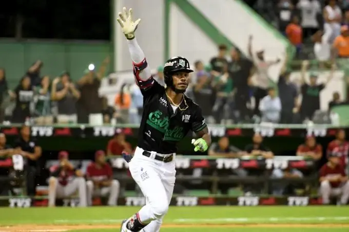 Estrellas Orientales firman a Raimel Tapia por 2 a&ntilde;os
