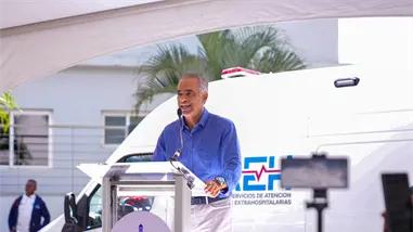 Ministerio de Energ&iacute;a y Minas entrega ambulancia para Zambrana Abajo en S&aacute;nchez Ram&iacute;rez