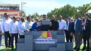 Ministro David Collado inicia mejoramiento de playa El Faro en San Pedro de Macorís