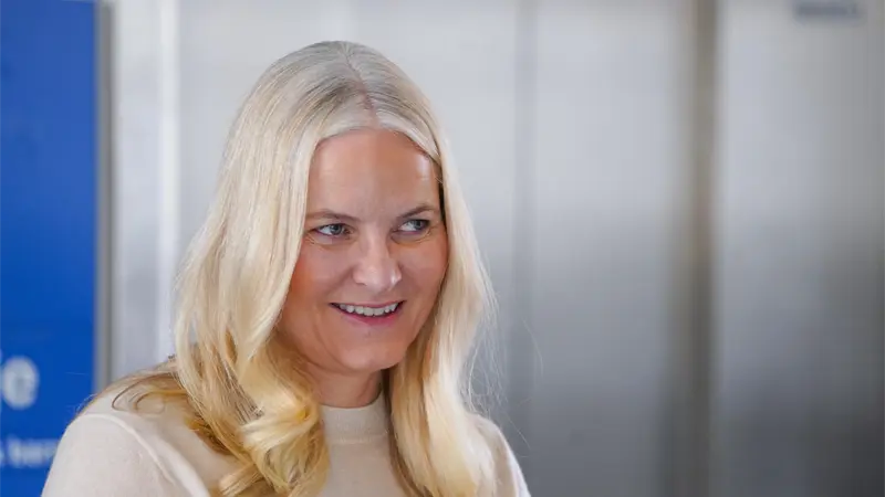 La princesa Mette-Marit de Noruega pide disculpas por haberse relacionado con Epstein