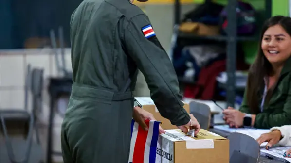 Costa Rica elige presidente y diputados en unas elecciones marcadas por la inseguridad y el narcotráfico