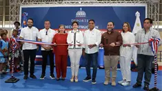 Raquel Peña y Kelvin Cruz entregan remodelado Multiuso Municipal de Constanza