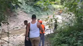 Buscan a mujer y ni&ntilde;o que habr&iacute;an ca&iacute;do en un hoyo en Moca