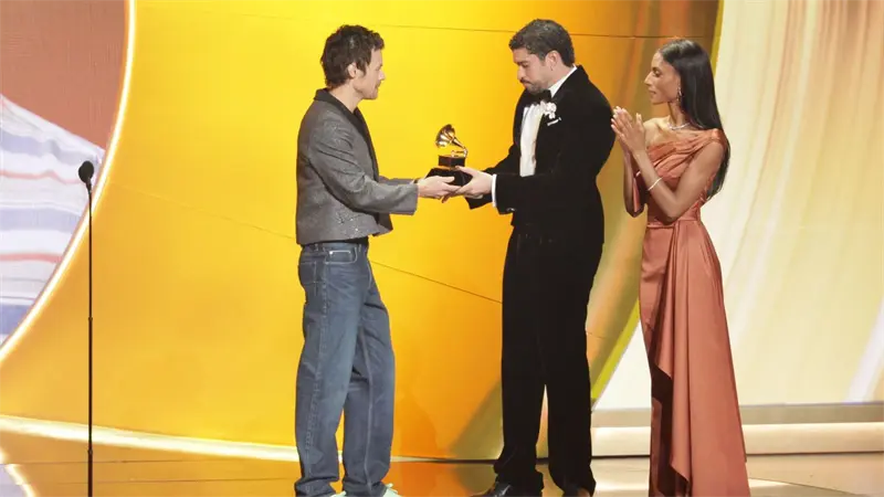 Bad Bunny hace historia y gana el Grammy a mejor &aacute;lbum del a&ntilde;o con un disco en espa&ntilde;ol