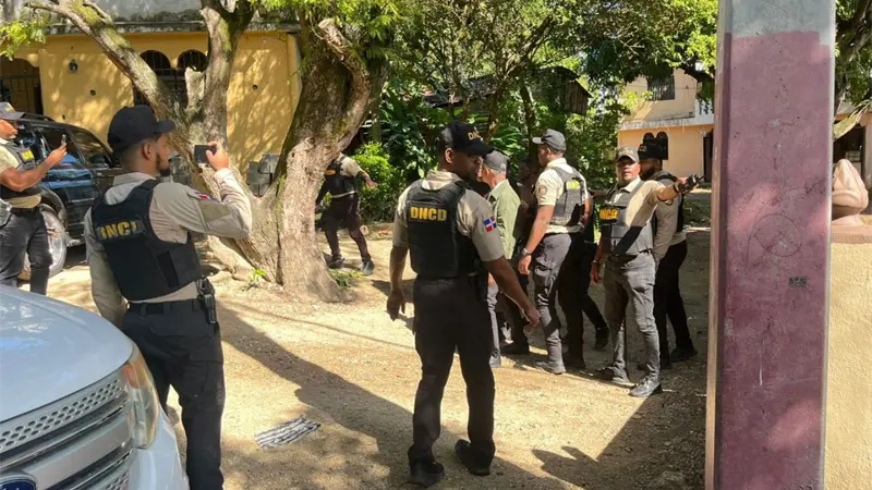 DNCD captura a tres presuntos microtraficantes durante allanamientos en Cambita Garabitos