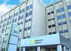 DGII recauda RD$2,986.7 millones por renovaci&oacute;n del marbete 2025-2026