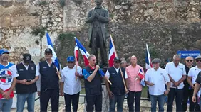 La "Caravana por la Patria 2026" convirti&oacute; el Malec&oacute;n en un desfile de historia y civismo