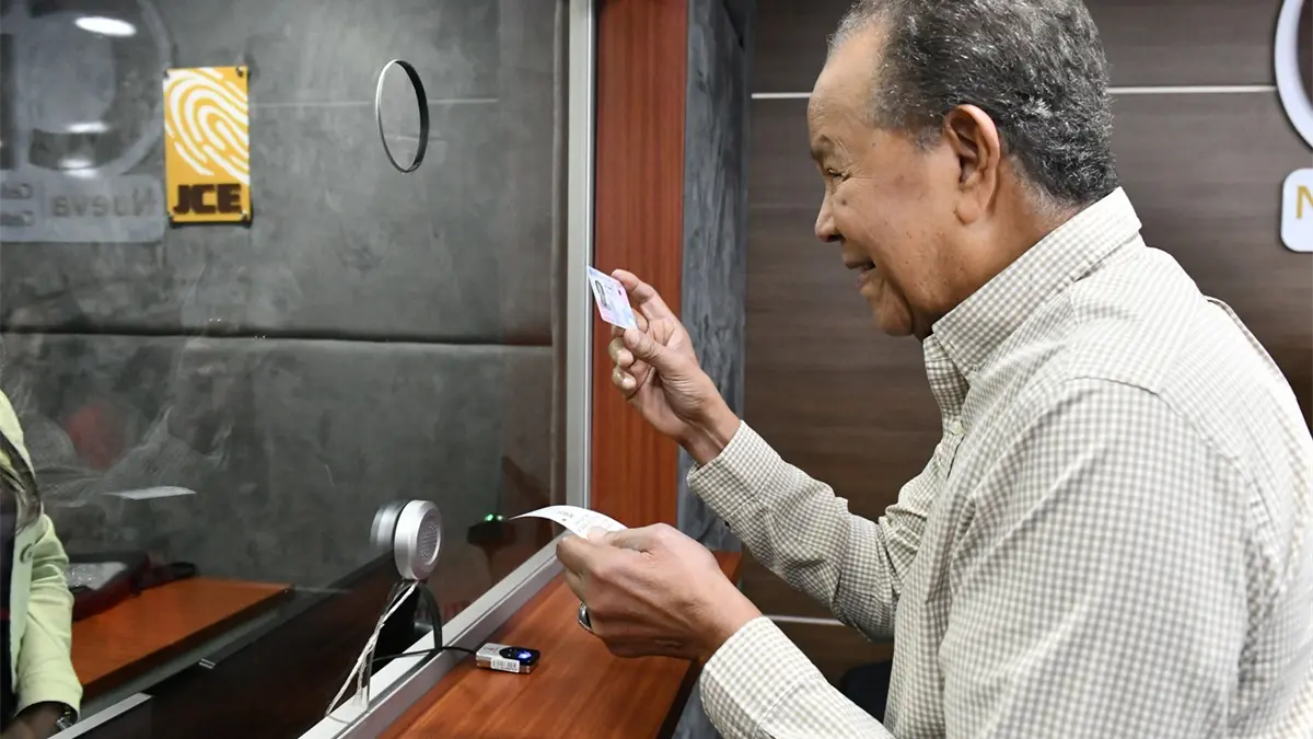 JCE entrega nueva c&eacute;dula a personas con discapacidad y miembros del Sal&oacute;n de la Fama de Cooperstown