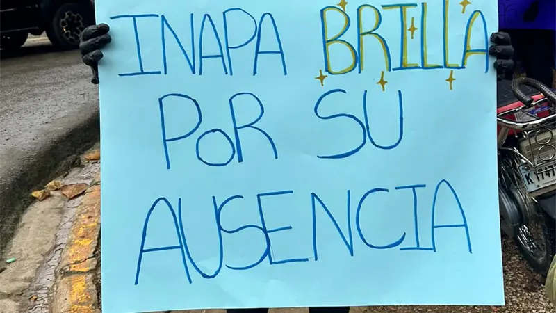 Realizan caminata pac&iacute;fica en Las Terrenas en protesta por colapso del drenaje sanitario