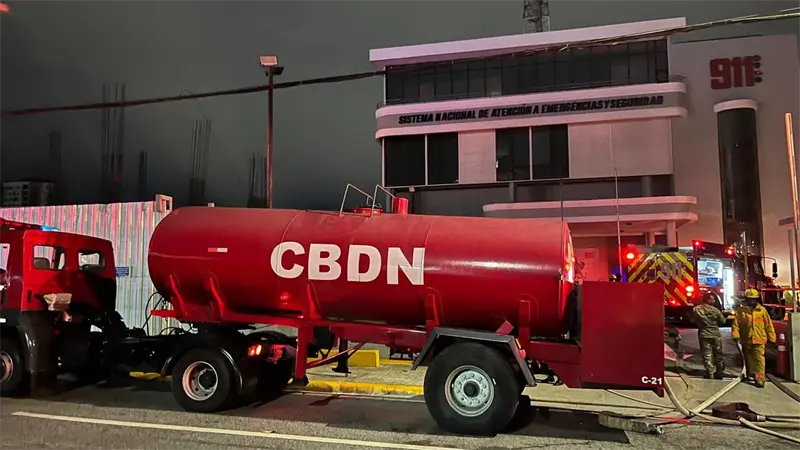 Conato de incendio en sede central del Sistema Nacional de Emergencias 9-1-1 en la Lincoln