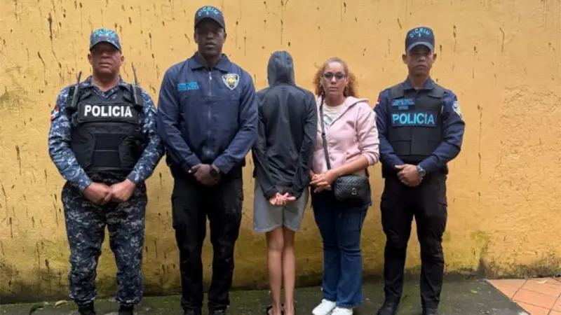 Ej&eacute;rcito ocupa 60 mil cigarrillos ocultos en una jeepeta en Montecristi