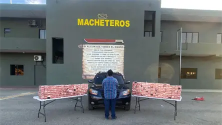 Ej&eacute;rcito ocupa 60 mil cigarrillos ocultos en una jeepeta en Montecristi