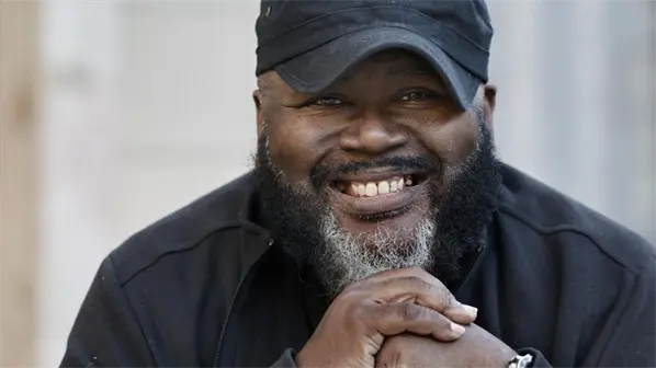 El escritor S.A. Cosby presenta El rey de las cenizas en BCNegra y reflexiona sobre la ficci&oacute;n en EE.UU.