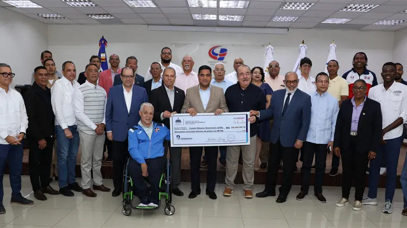 Ministro Kelvin Cruz entrega 250 millones m&aacute;s para preparar atletas de Juegos Centroamericanos y del Caribe